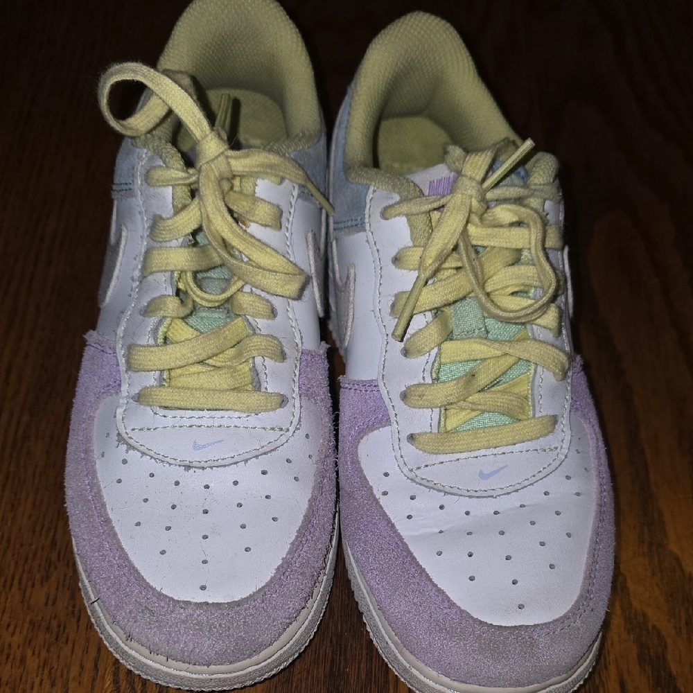 Nike Kids Sneakers in White and Purple with Yellow Accents